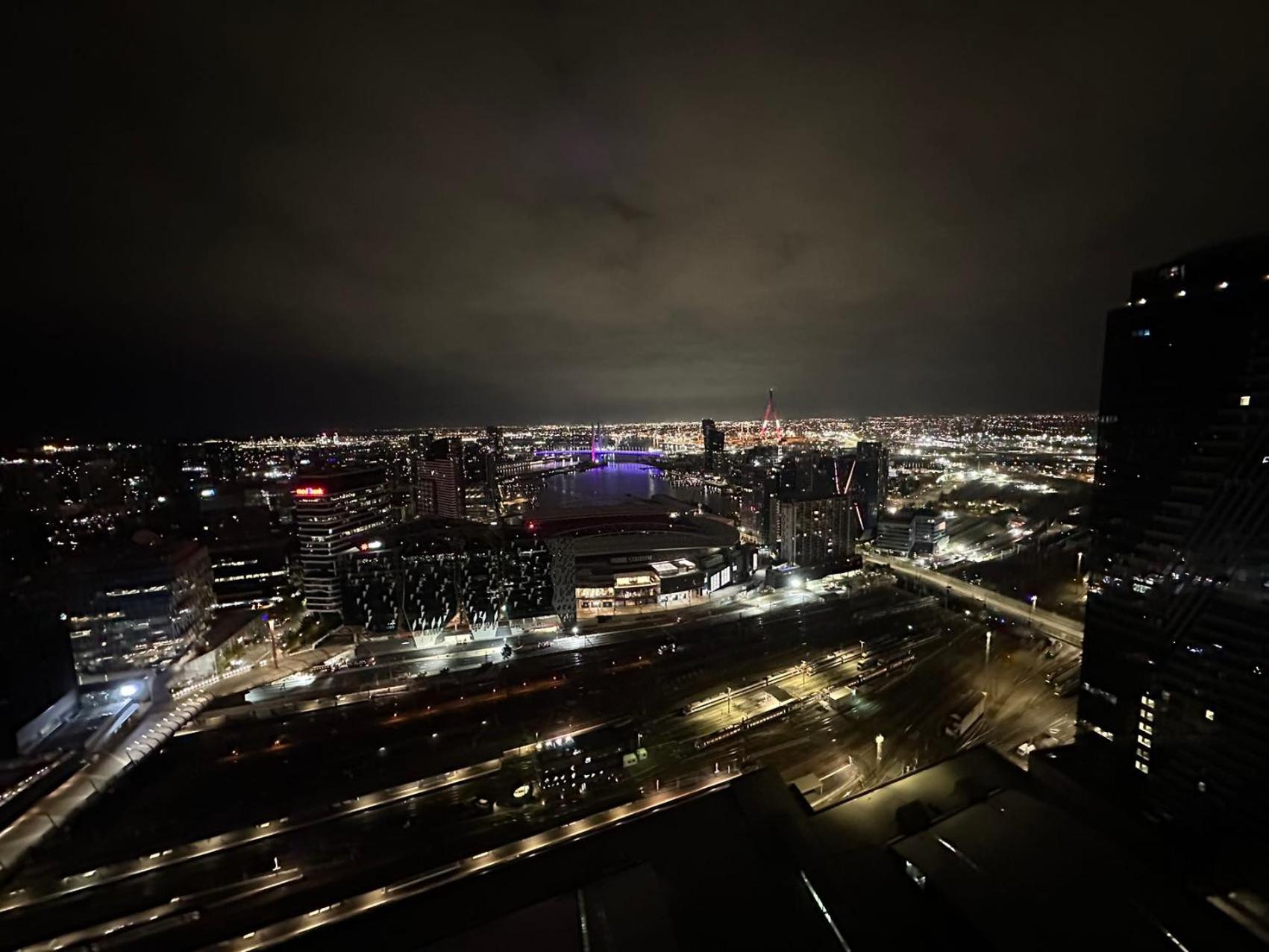Apartment Top-floor Luxury 1b1b L44 With Spectacular Views Melbourne